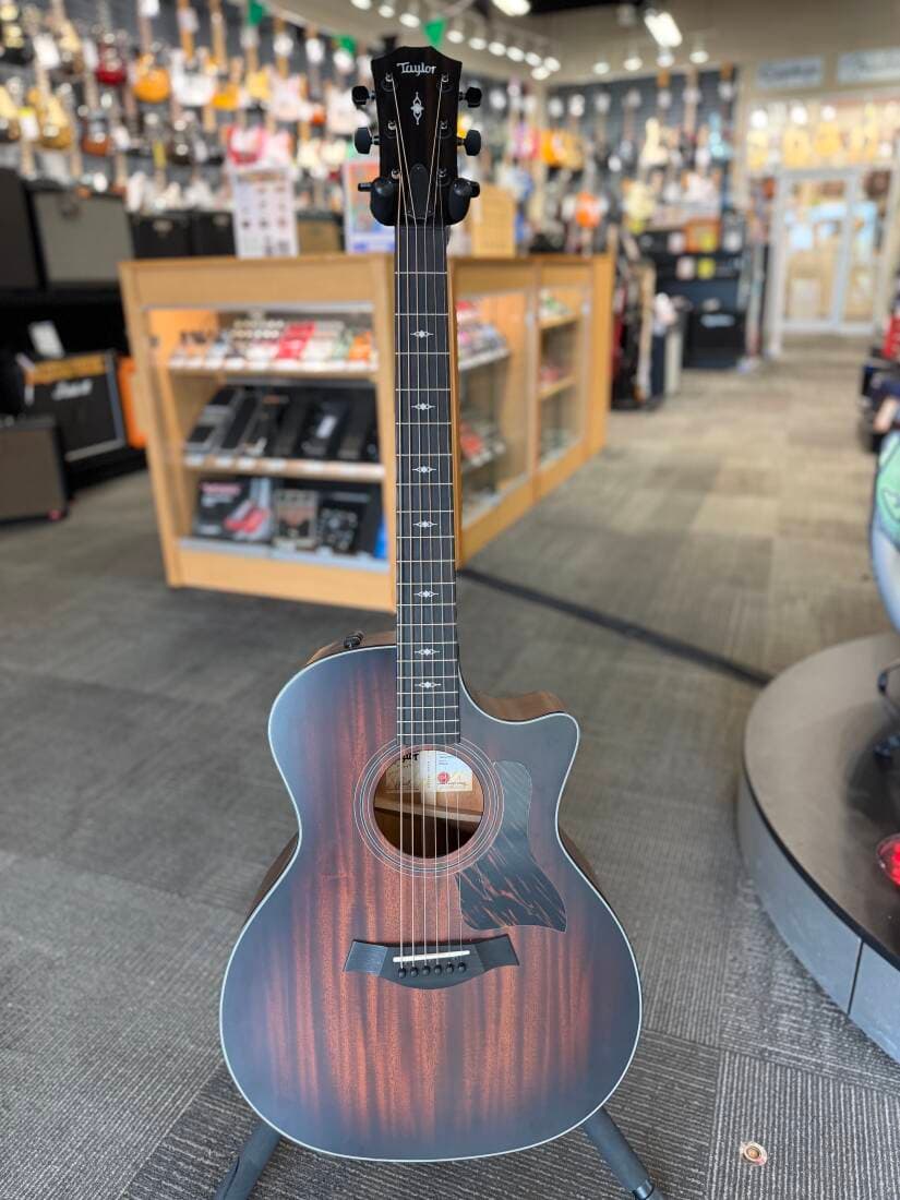 Taylor Guitars - 324CE