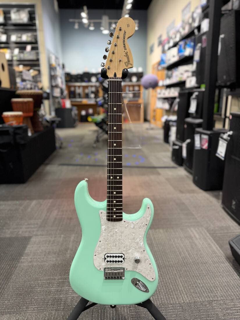 Fender - Limited Edition Tom Delonge Stratocaster Electric Guitar, Rosewood Fingerboard - Surf Green
