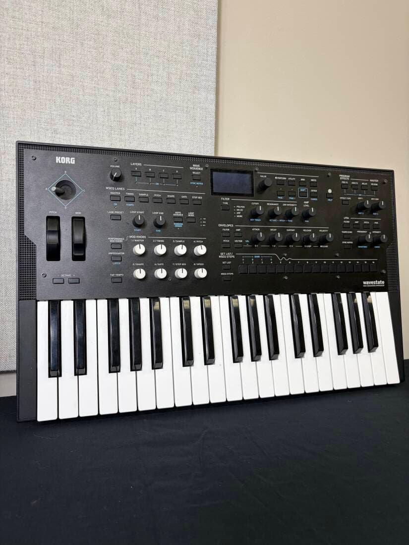 Korg - WAVESTATE Synth