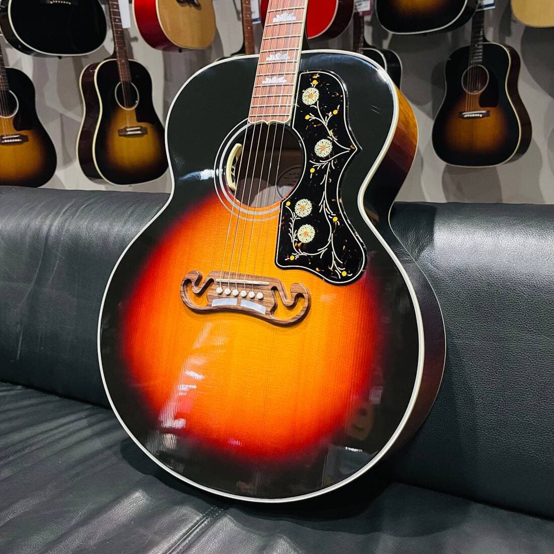 GIBSON SJ-200 STD TRIBURST