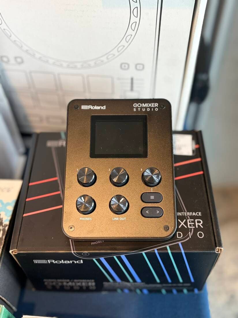 Roland - Portable Audio Mixer/Interface iPhone/iPad
