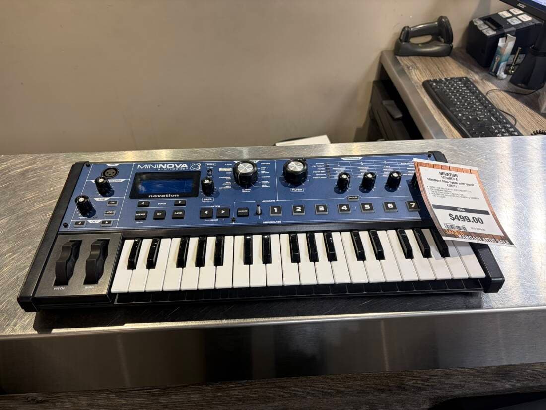 Novation - MININOVA Synth w/ Vocal Effects