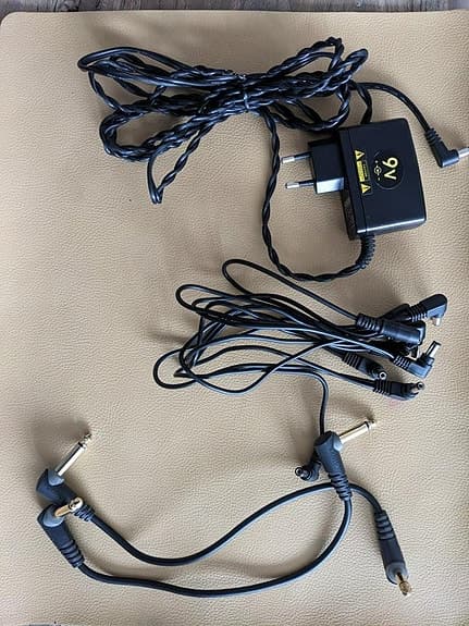 Pedalboard 1spot power supply, daisy chain and patches