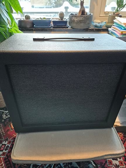 1x12" cabinet G&A black tolex, empty
