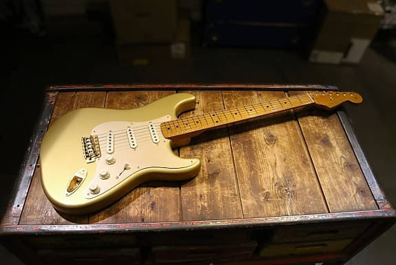 Fender Stratocaster 50th Anniversary i Aztec Gold från 2004