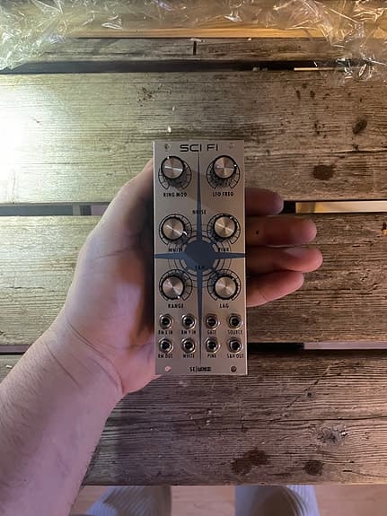 Sci Fi eurorackmodul synthmodul silver. Kan skickas om du betalar frakten.
