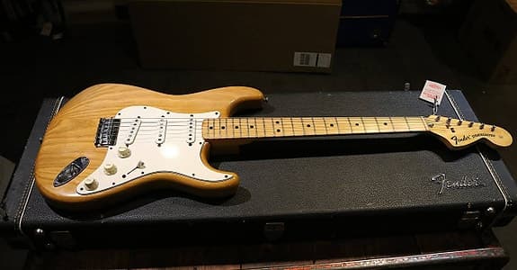 Fender Stratocaster hardtail natur från 1975 hos Musikbörsen