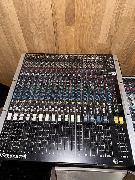 Soundcraft M12 Mixer
