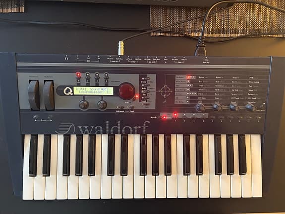 Waldorf Micro-Q synthesizer med klaviatur