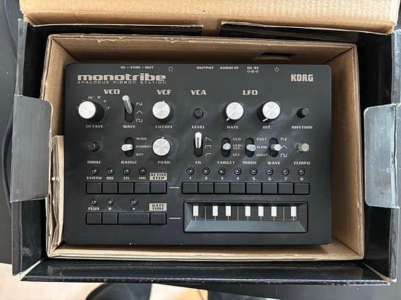 Korg Monotribe analog synthesizer svart