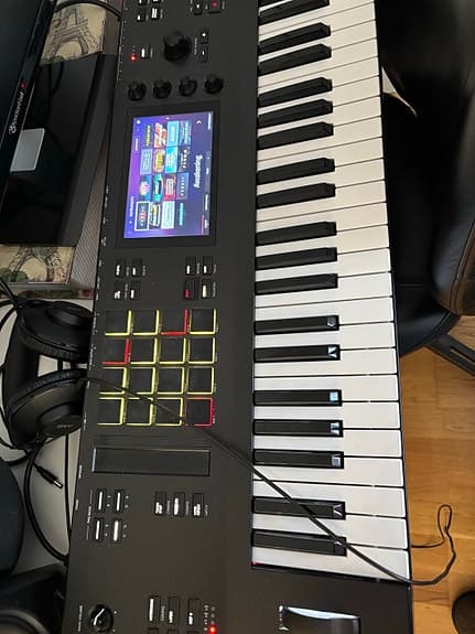 Akai MPC Key 61 synthesizer keyboard svart