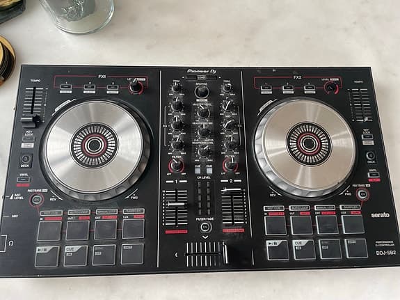Pioneer DDJ-SB2 DJ-kontroller svart