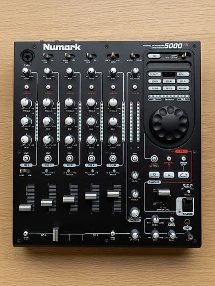 Numark 5000FX DJ-mixer – 5 kanaler, effekter & sampler
