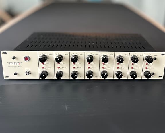 Seventh Circle Audio 8-kanals Mic Preamp Rack (Neve/API/Jensen)