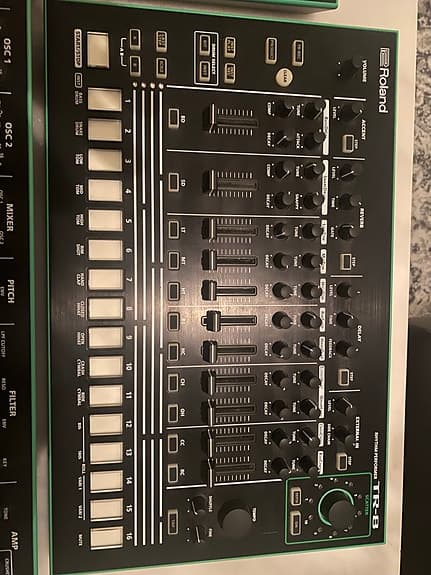 Roland Aira TR-8 trummaskin