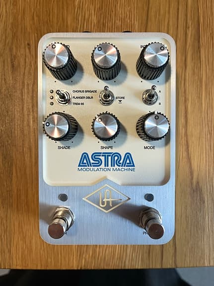 UAFX Astra Modulation Machine