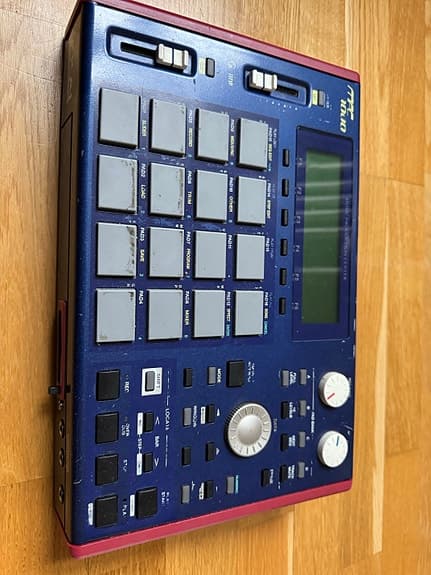 Akai MPC 1000 retro sampler