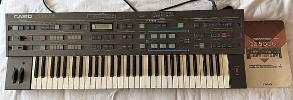 Casio CZ-5000 – klassisk vintage synth (1985) + originalmanual.