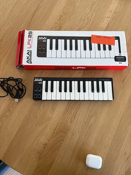 Akai LPK25 MIDI Keyboard