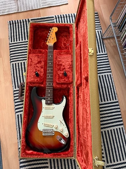 FENDER 60'S STRATOCASTER 3TS (nitro cellulose laquer)