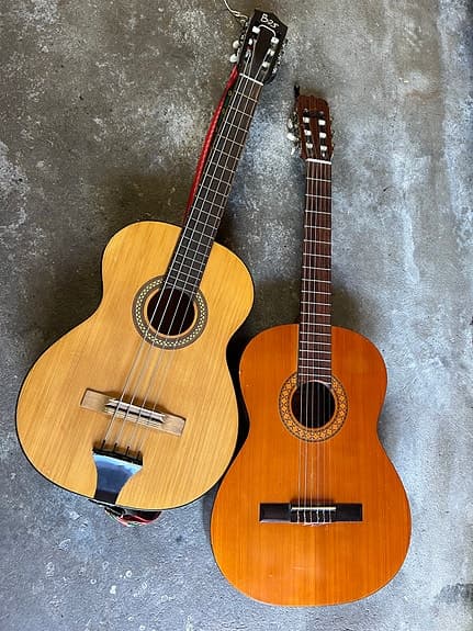 Aria 573 akustisk gitarr naturträ