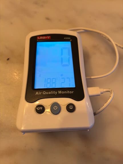 UNI-T A25D Air Quality Monitor vit