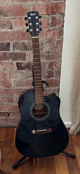 Cort MR-100F elektroakustisk gitarr.