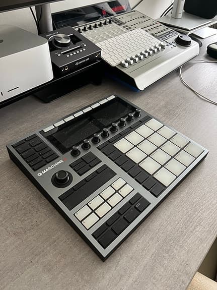 Native Instruments Maschine+ Standalone Groovebox / Sampler