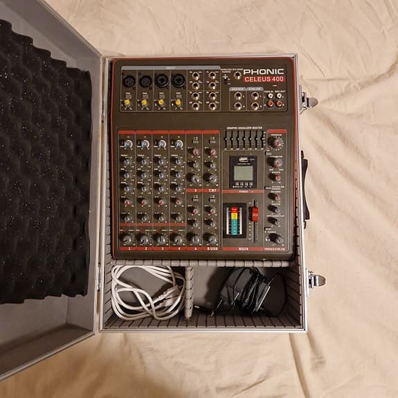 Phonic Celeus 400 mixer