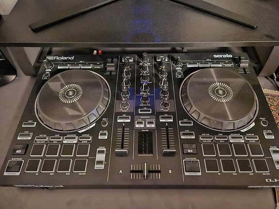 Roland 202 DJ Kontroller (mixer)