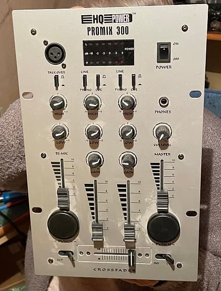 DJ-mixer med flera line- och phono-ingångar