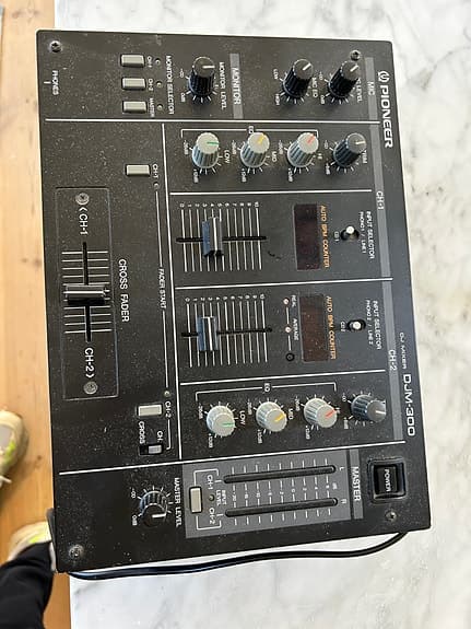 Pioneer DJM-300 – DJ-mixer