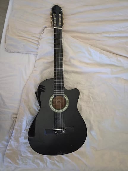 Harley Benton Akustisk/Elektrisk klassisk gitarr + tillbehör