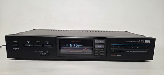 Sansui T-700L Quartz PLL Synthesizer Tuner – Vintage Hi-Fi