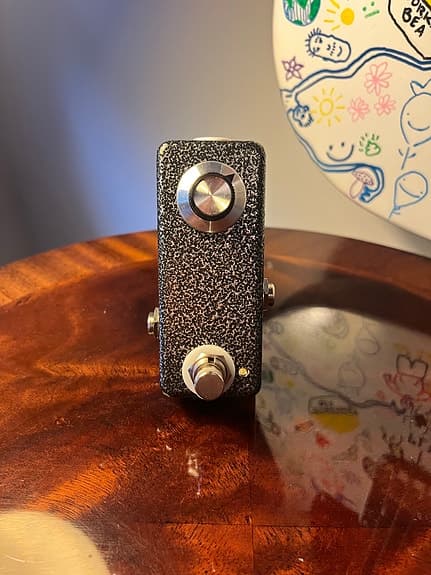 Handbyggd analog boostpedal - gitarrpedal