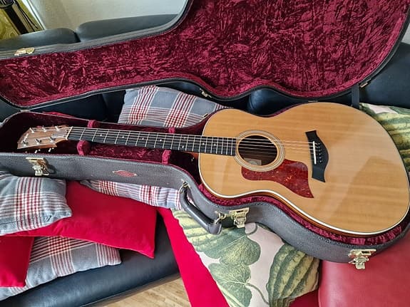 Taylor 214 DLX Grand Auditorium vänsterhänt Acoustic Guitar