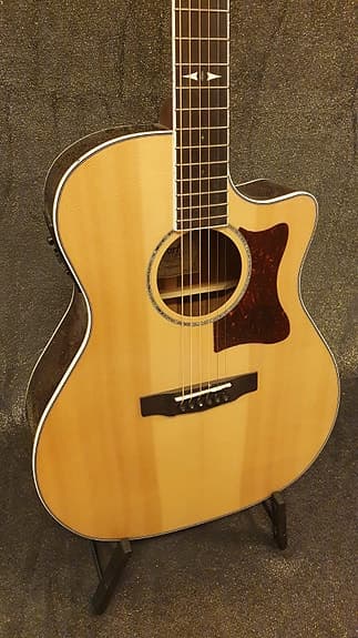 Riktigt grym elektroakustisk gitarrCort GA5F PF Electro Acoustic, Natural