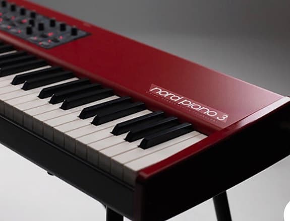 Nord Piano 3 + original Triple Pedal + originalben och fodral | Fint skick