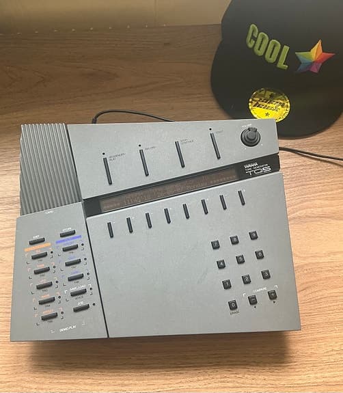 YAMAHA TQ5 Tone Generator - FM-Synth, Sequencer, Effects Unit & Väckarklocka! ;)
