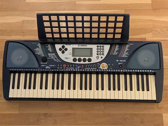 Yamaha PSR-270 digital piano / keyboard
