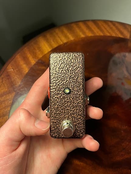 Handbyggd analog oktavpedal - gitarrpedal