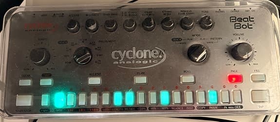 Cyclone Analogic Bass Bot tt-78