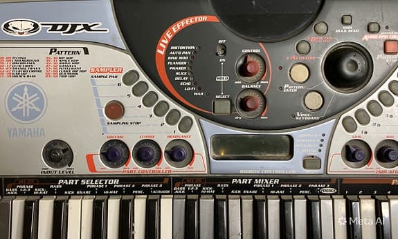 Yamaha DJX-II – DJ Groove Synthesizer + Keyboardstativ i toppskick