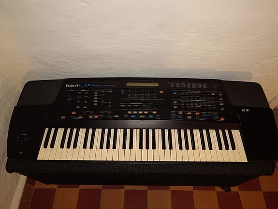 Roland e-86 intelligent synthesizer