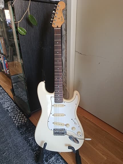 Fender Stratocaster elgitarr vit Japan 1986