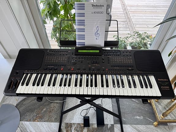 Technics SX-KN1000 Keyboard / Arranger Workstation med tillbehör