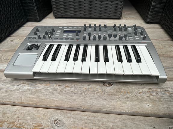 Novation X-Station 25 synthesizer/USB-klaviatur 25 tangenter grå