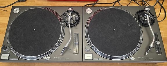 2st Technics 1210 mk2 med Ultra Pitch +/- 50%
