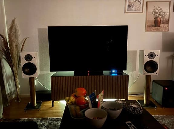 Dali Oberon 3 med stativ