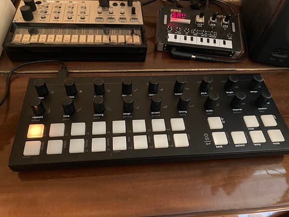 Torso T-1 sequencer med hard-case